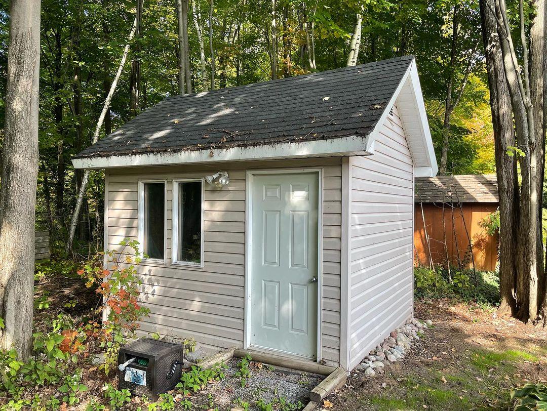 backyard shed in good condition