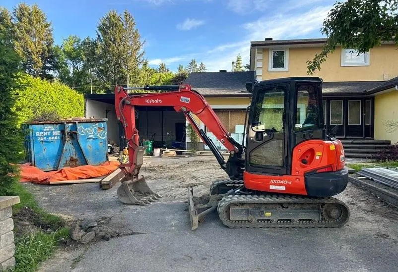 Removal truck with crane